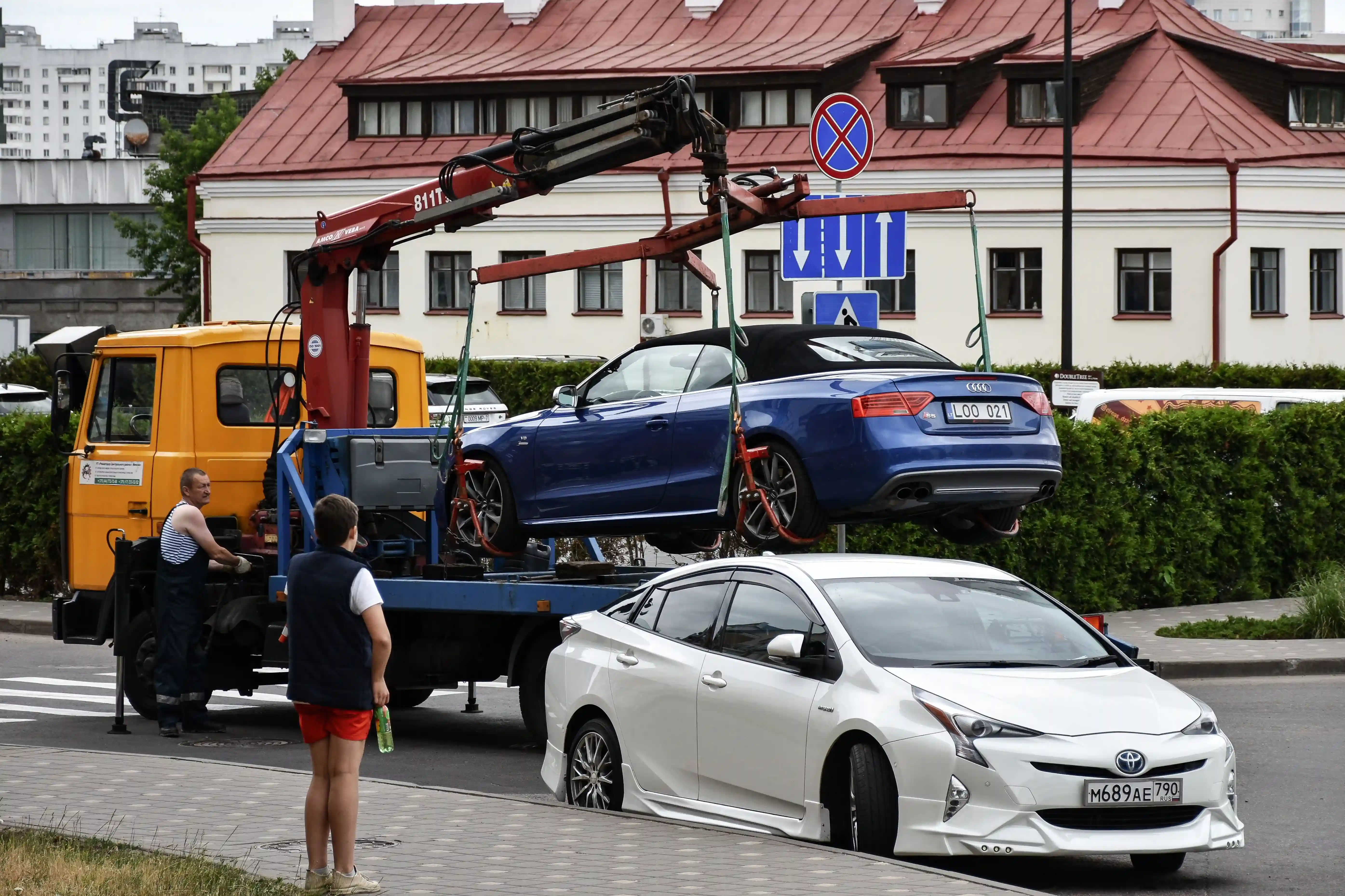 24hr Nationwide Recovery service team and tow truck